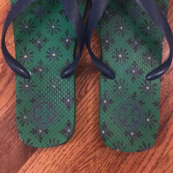 Tory Burch Size 7 Flip Flops - Picture 3 of 4